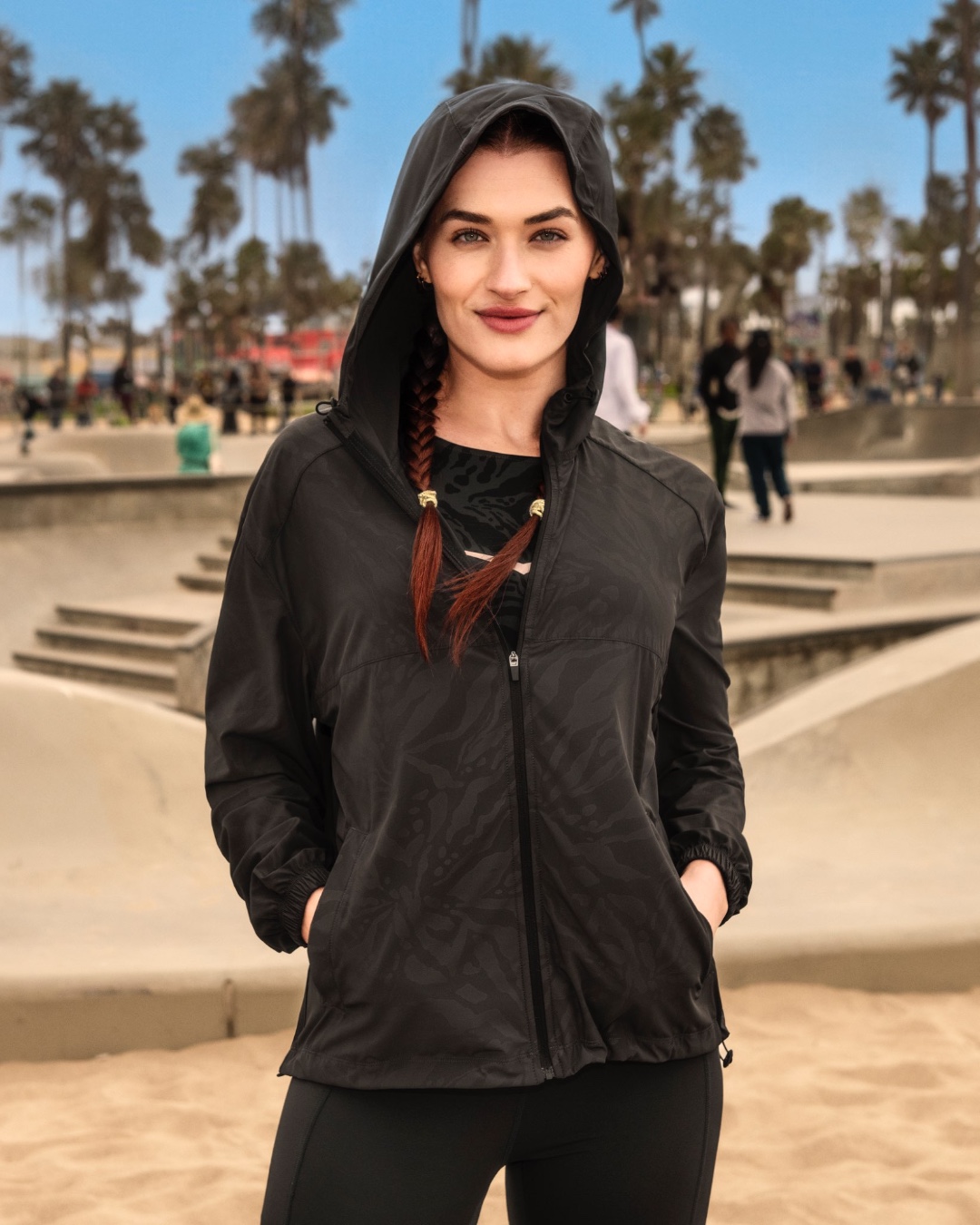 Strand, Sonne und der perfekte Look! Unsere Jacke MOINA bietet dir den absoluten Feel-good-Faktor - und das nicht nur bei Sonnenschein, sondern bei jedem Wetter!

#VeniceBeach #ActiveWear #OutdoorSports