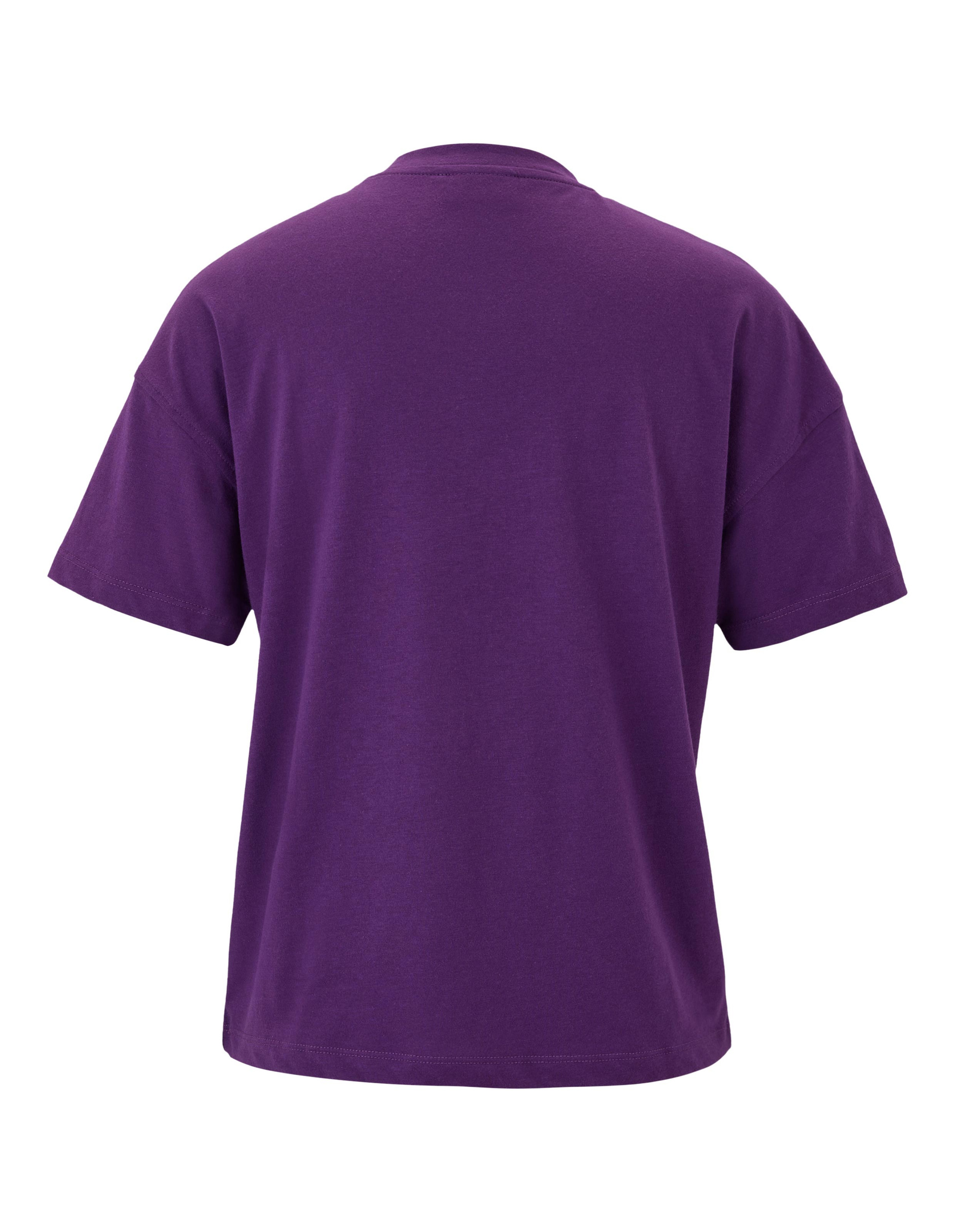 Ein lilafarbenes T-Shirt mit geradem Schnitt und kurzen Ärmeln.