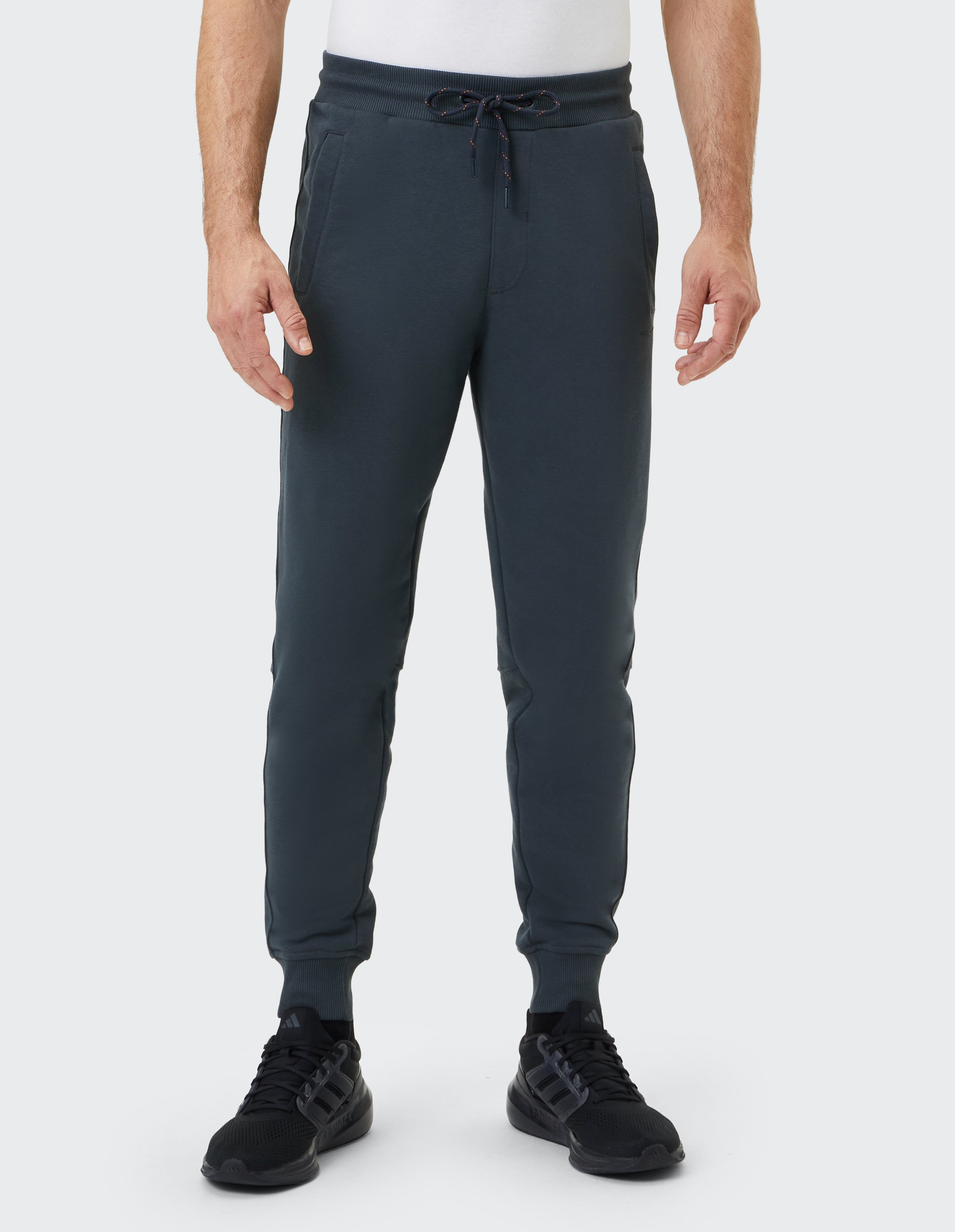 Dunkelblaue Jogginghose mit elastischem Bund und Kordelzug, gerippten Bündchen und seitlichen Eingrifftaschen, frontal abgebildet.