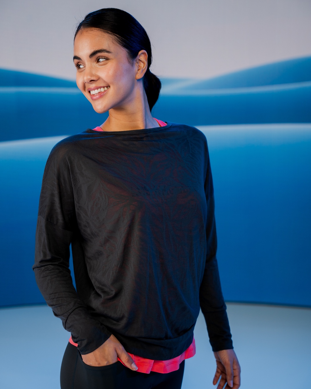 Con Calma!🔥 Sweatshirt CALMA ergänzt dein sportliches Outfit für ein selbstbewusstes Auftreten und hält bei kühleren Temperaturen zuverlässig warm. 

#VenicebeachSportswear #ActiveWear #WorkoutWear