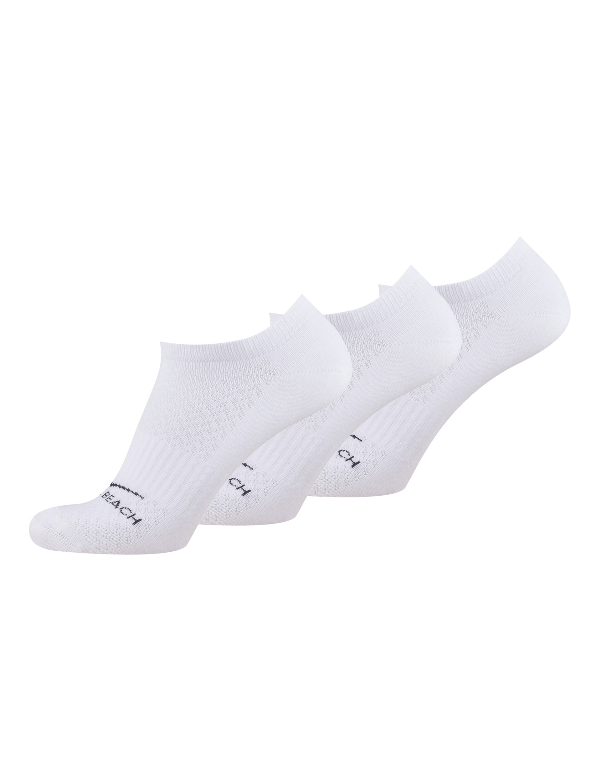 Drei weiße, knöchelhohe Sportsocken mit elastischem Bund, leichtem Rippstrickmuster und Markenschriftzug auf weißem Hintergrund.