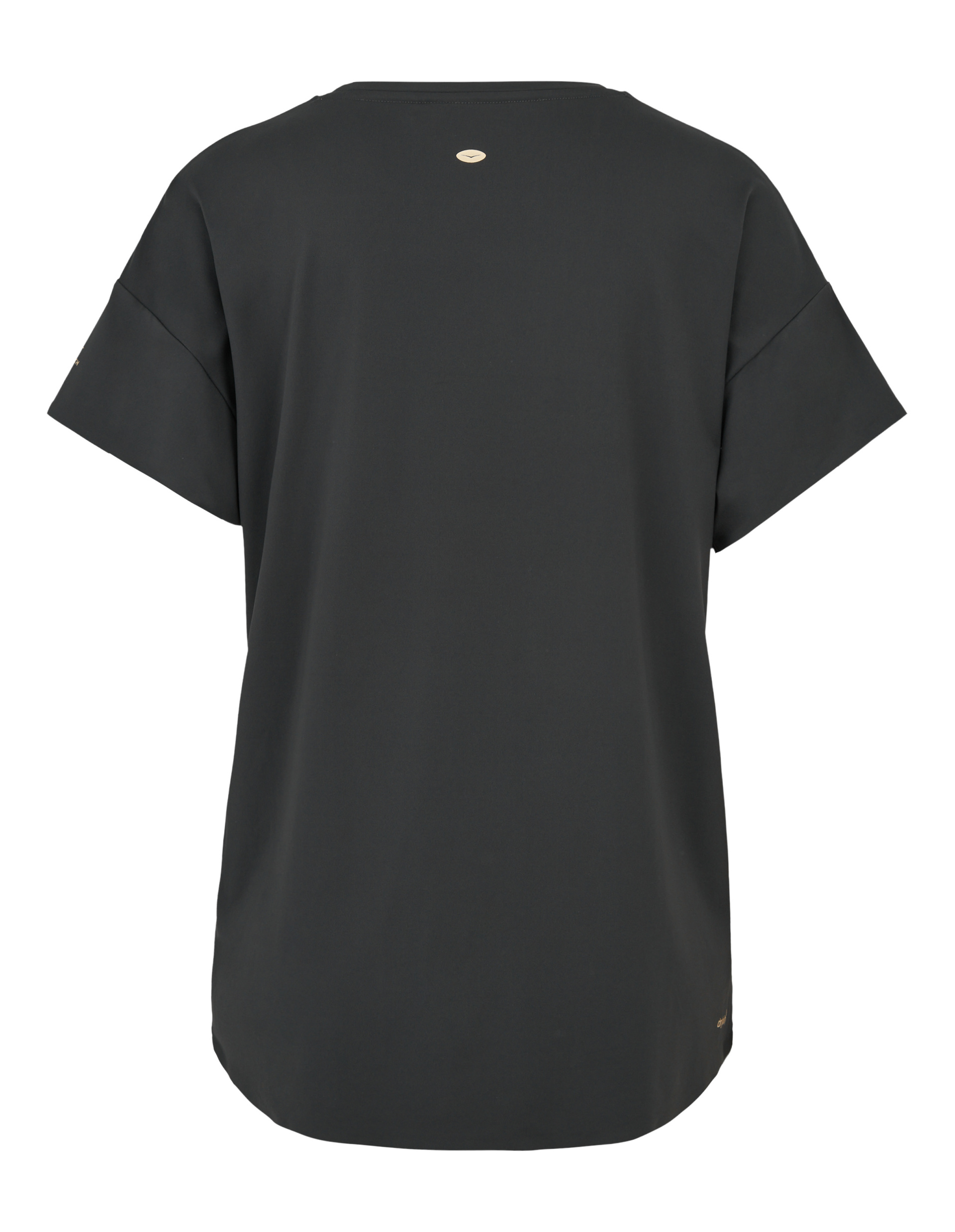 Schwarzes T-Shirt von hinten mit kurzen Ärmeln und einem kleinen, goldenen Logo unterhalb des Halsausschnitts in der Mitte.