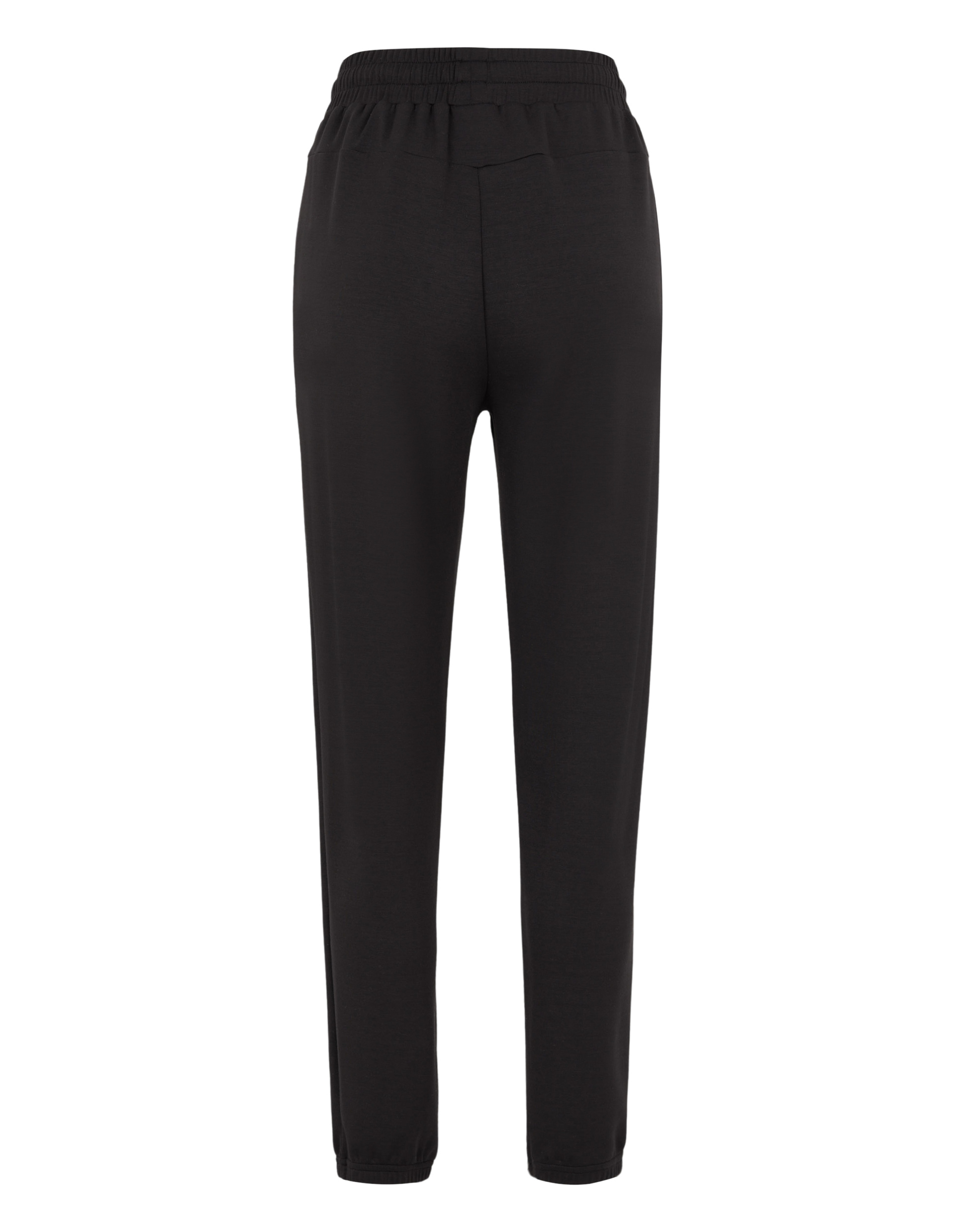 Schwarze Jogginghose von hinten mit elastischem Bund, schmalem Schnitt und Bündchen am Beinende auf weißem Hintergrund.